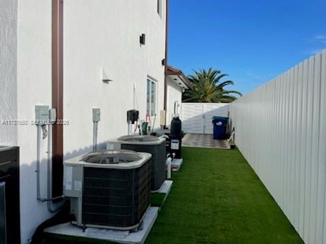 10290 SW 7th Ter, Sweetwater, FL 33174