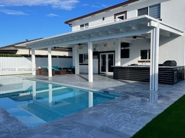 10290 SW 7th Ter, Sweetwater, FL 33174