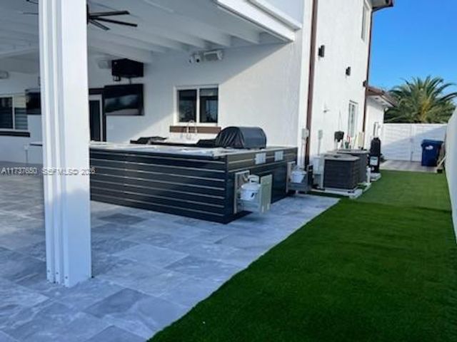 10290 SW 7th Ter, Sweetwater, FL 33174