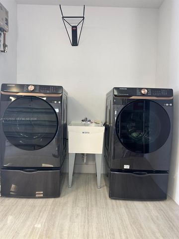 10290 SW 7th Ter, Sweetwater, FL 33174