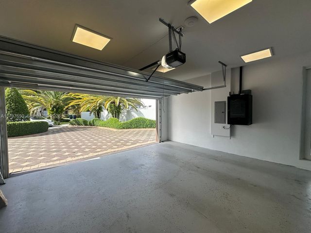 10290 SW 7th Ter, Sweetwater, FL 33174