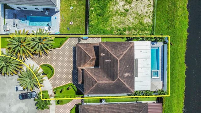 10290 SW 7th Ter, Sweetwater, FL 33174