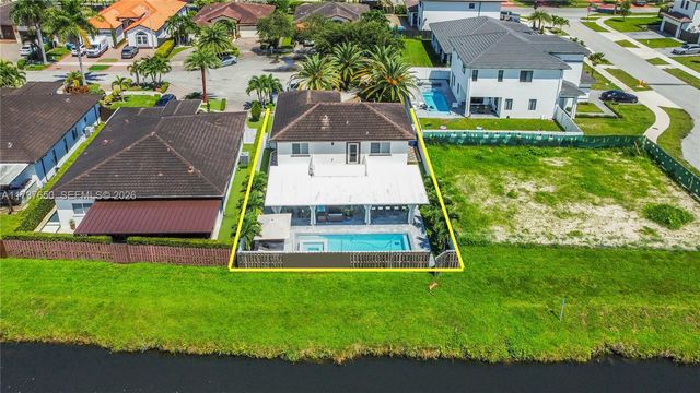 10290 SW 7th Ter, Sweetwater, FL 33174