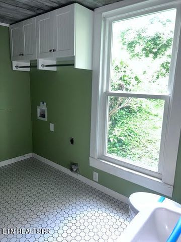 509 Wharf St, Loudon, TN 37774