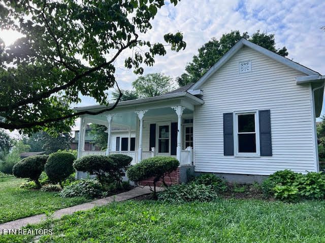 509 Wharf St, Loudon, TN 37774