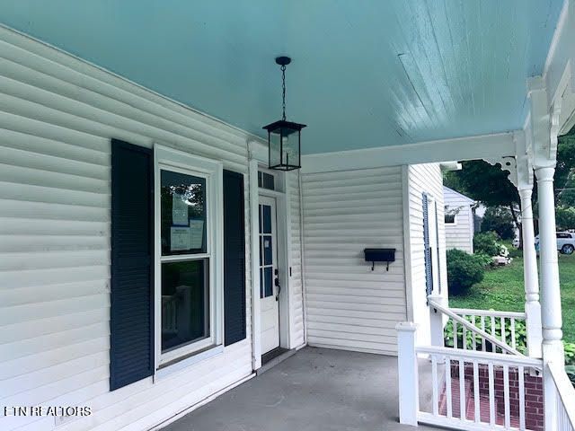 509 Wharf St, Loudon, TN 37774