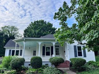 509 Wharf St, Loudon, TN 37774