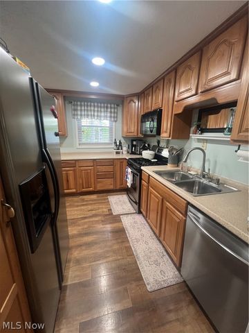 2941 Malibu Drive SW, Warren, OH 44481