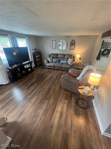 2941 Malibu Drive SW, Warren, OH 44481