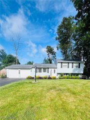 2941 Malibu Drive SW, Warren, OH 44481
