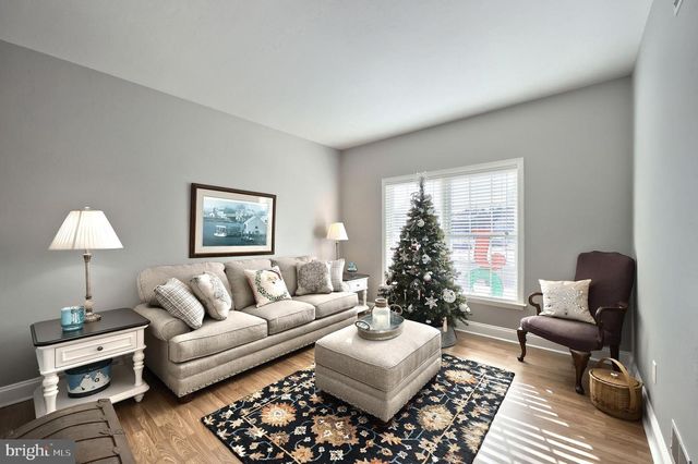 1 HICKORY LN, Littlestown, PA 17340