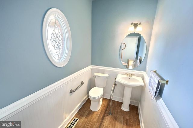 1 HICKORY LN, Littlestown, PA 17340