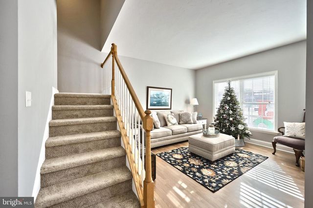 1 HICKORY LN, Littlestown, PA 17340