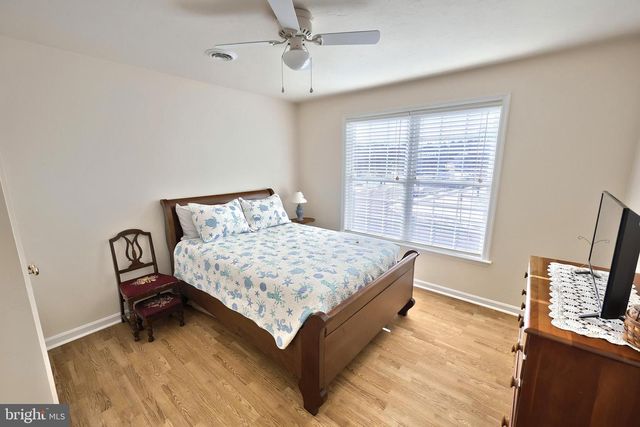 1 HICKORY LN, Littlestown, PA 17340