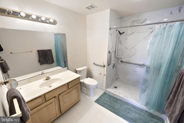 1 HICKORY LN, Littlestown, PA 17340