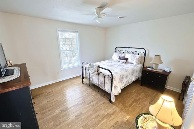 1 HICKORY LN, Littlestown, PA 17340