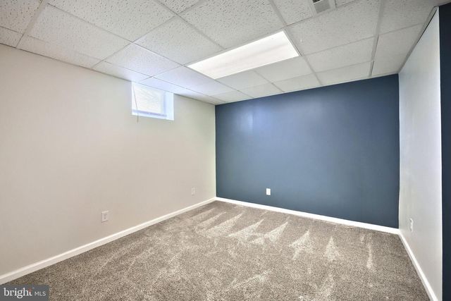 1 HICKORY LN, Littlestown, PA 17340