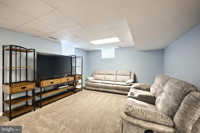 1 HICKORY LN, Littlestown, PA 17340