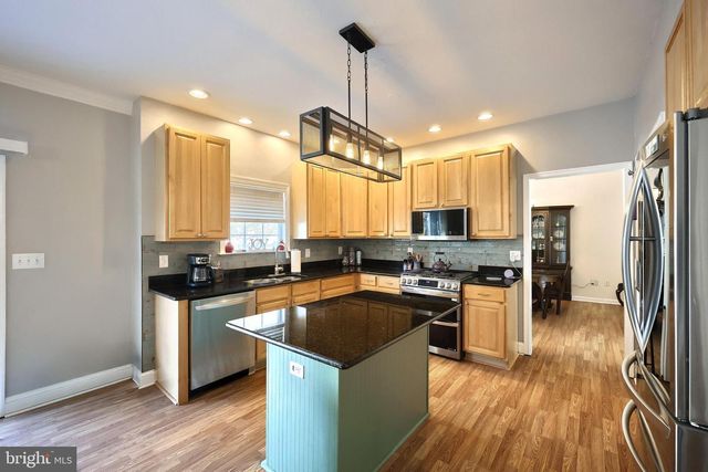 1 HICKORY LN, Littlestown, PA 17340