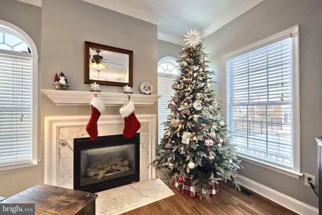 1 HICKORY LN, Littlestown, PA 17340