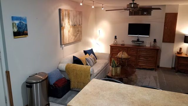 4 Forest Knolls, Decatur, IL 62521