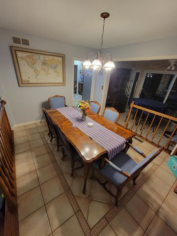 4 Forest Knolls, Decatur, IL 62521