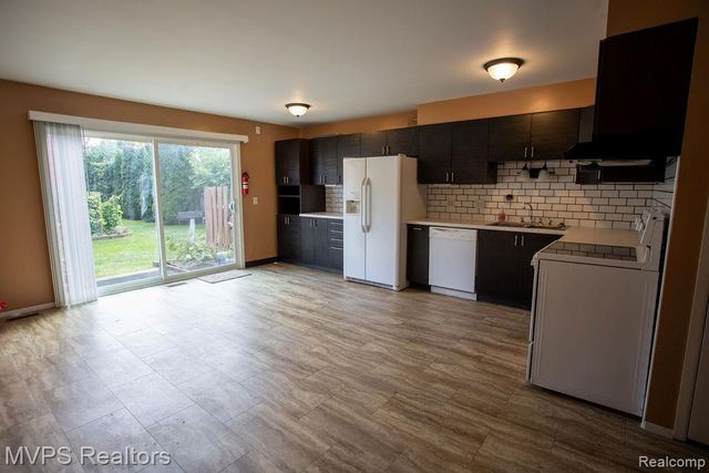 14922 Granada Plaza, Warren, MI 48088