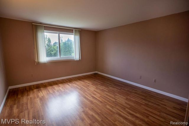 14922 Granada Plaza, Warren, MI 48088