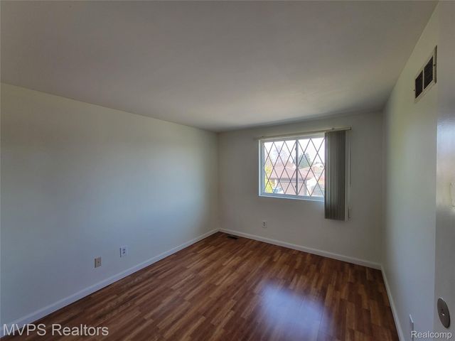 14922 Granada Plaza, Warren, MI 48088