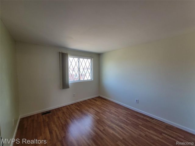 14922 Granada Plaza, Warren, MI 48088