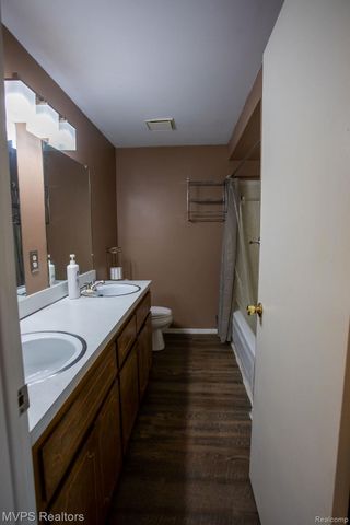 14922 Granada Plaza, Warren, MI 48088