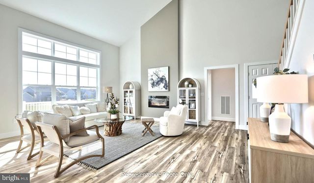 2236 S AUTUMN CHASE DR, Mechanicsburg, PA 17055