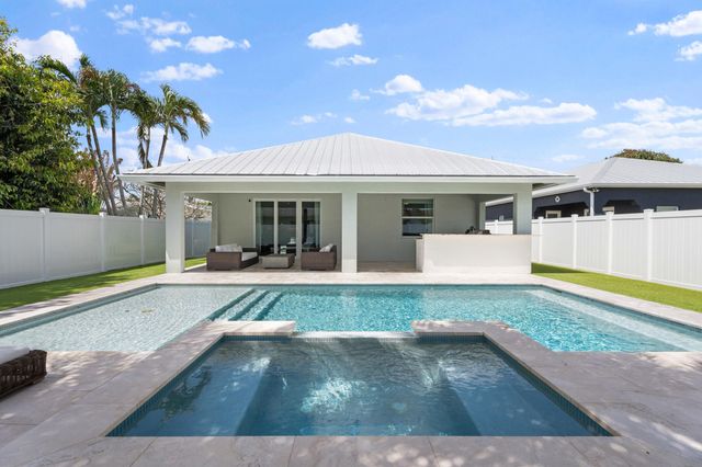17726 Carver Avenue, Jupiter, FL 33458