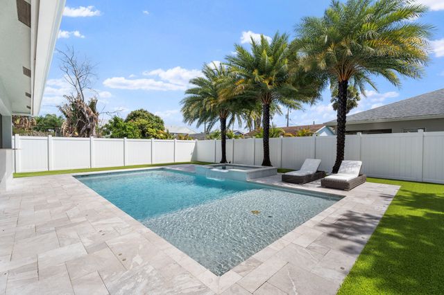 17726 Carver Avenue, Jupiter, FL 33458