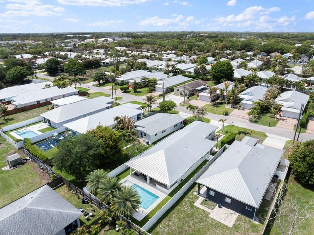 17726 Carver Avenue, Jupiter, FL 33458