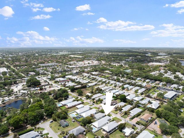 17726 Carver Avenue, Jupiter, FL 33458