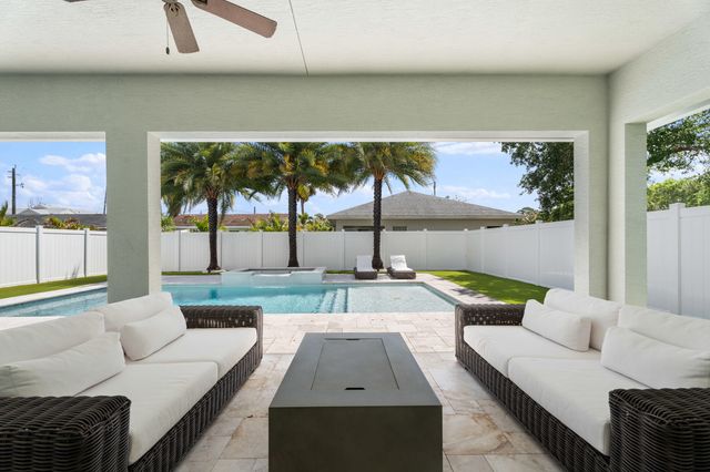 17726 Carver Avenue, Jupiter, FL 33458