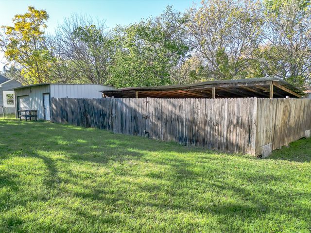 1000 E Waco Street, Ennis, TX 75119