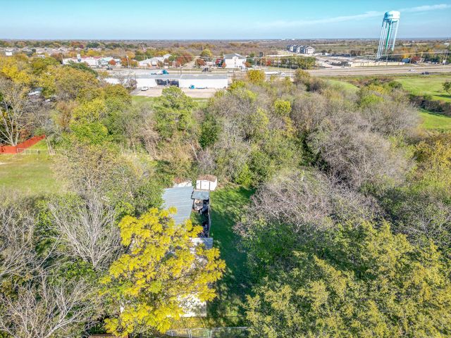 1000 E Waco Street, Ennis, TX 75119
