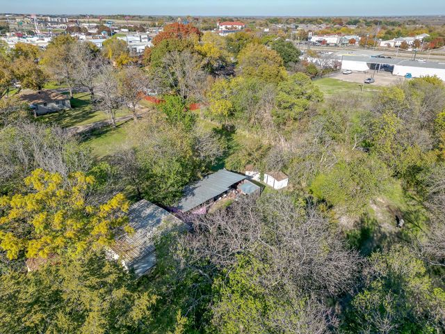 1000 E Waco Street, Ennis, TX 75119