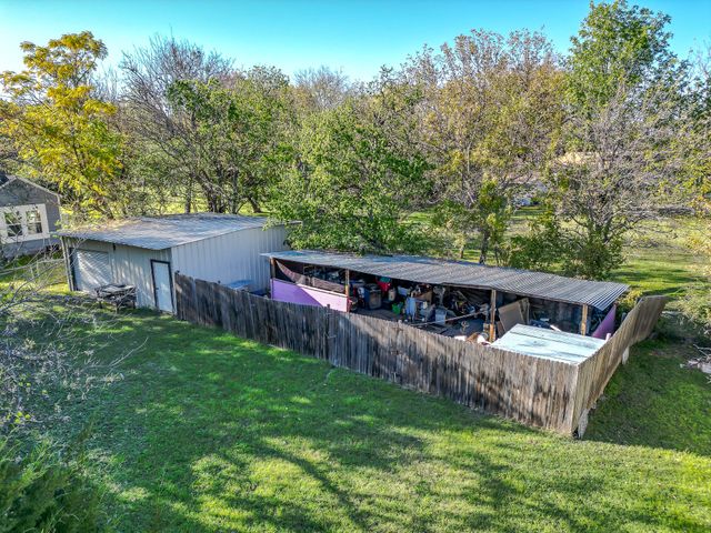1000 E Waco Street, Ennis, TX 75119