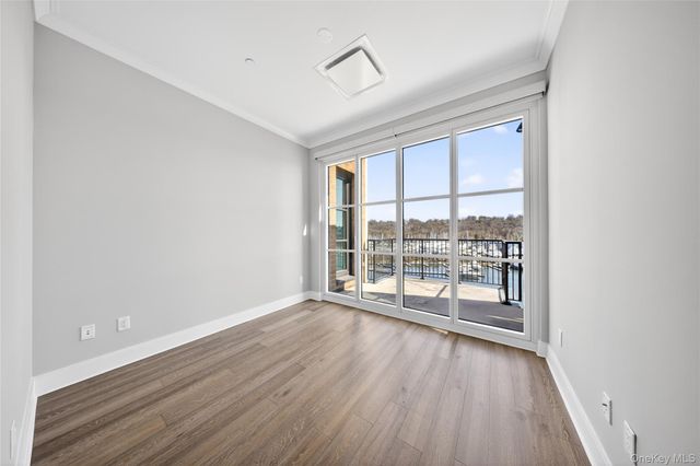 100 Garvies Point Road 1304, Glen Cove, NY 11542
