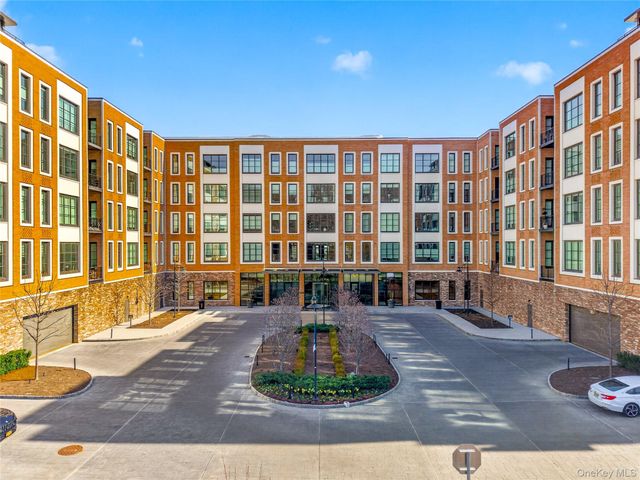 100 Garvies Point Road 1304, Glen Cove, NY 11542