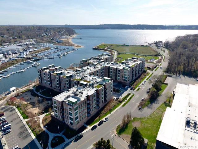 100 Garvies Point Road 1304, Glen Cove, NY 11542