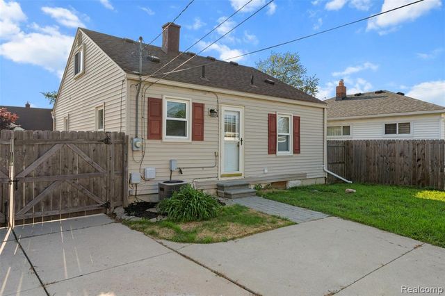 24696 Wilmot Avenue, Eastpointe, MI 48021