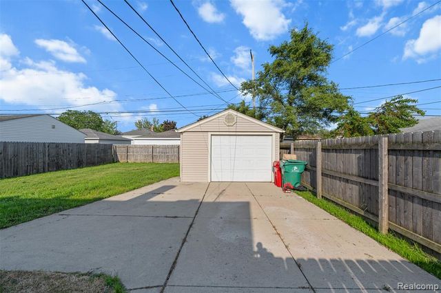 24696 Wilmot Avenue, Eastpointe, MI 48021