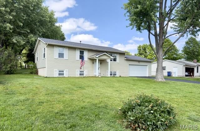 5 Milky Way Drive, St Charles, MO 63304