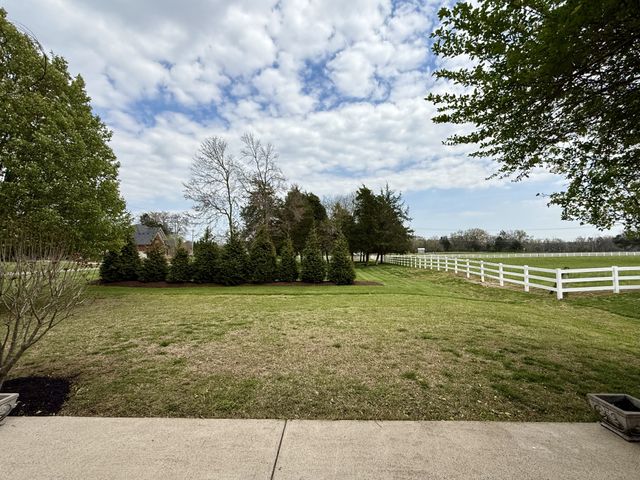 2003 Woodcliff Dr, Smyrna, TN 37167