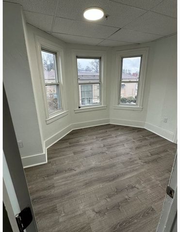 126 Lincoln St 2R, Worcester, MA 01602