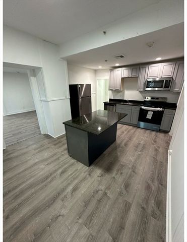 126 Lincoln St 2R, Worcester, MA 01602